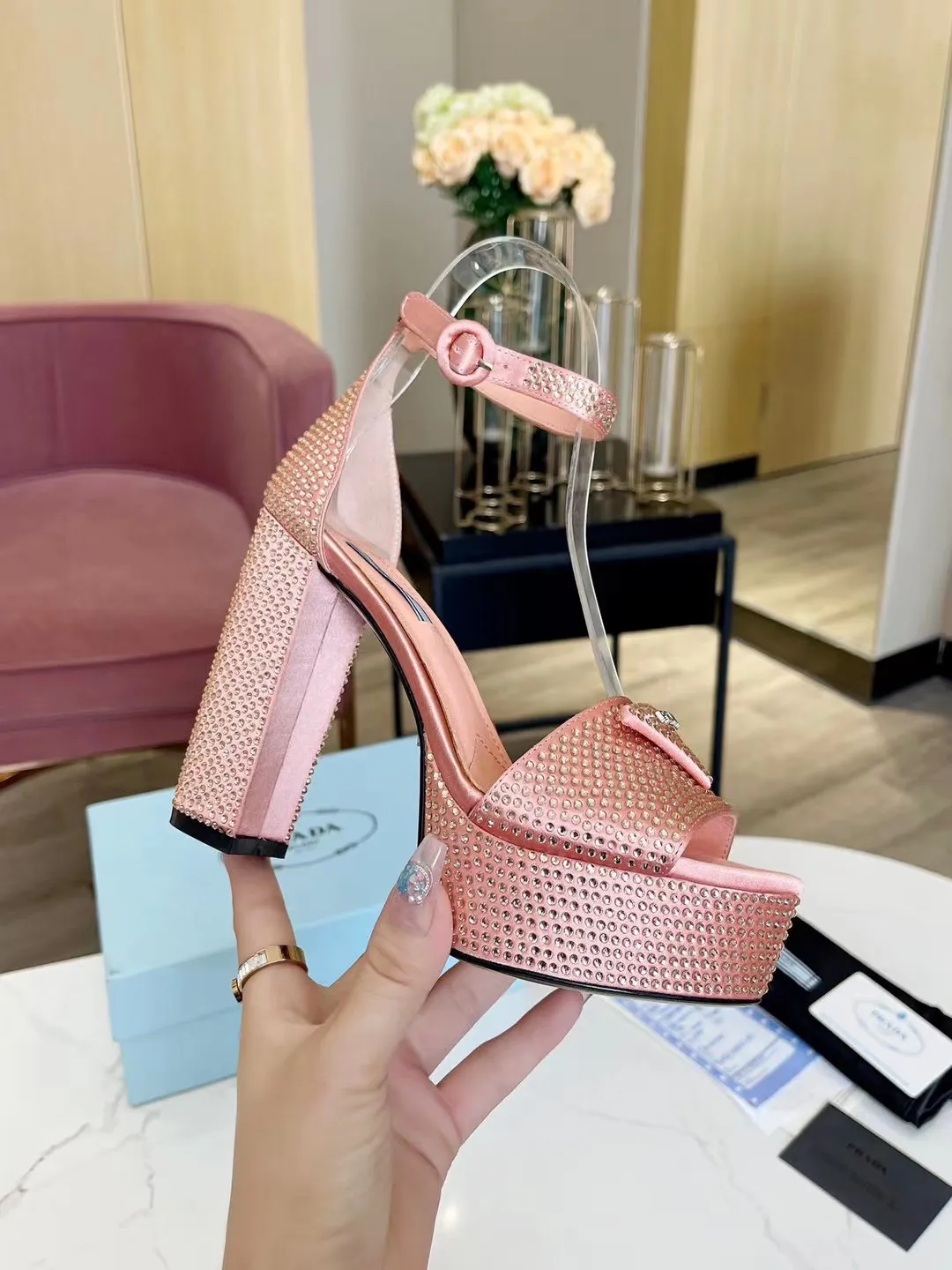 👟👟Ex-factory price 600👟👟 (imitation leather bottom-20) 👉New arrival👈Remove the original board and make a 1:1 replica‼ ️The highest version ✅ Prada's early spring catwalk hot style 😘The latest spring model Thick heel water platform rhinestone series (genuine leather outsole) (simulated leather sole) A must-have for goddesses The upper and the feet are super beautiful 👉The upper is made of imported open-edge beaded cowhide, soft and textured, lining + foot pads, imported sheepskin, breathable and comfortable, private model water platform, heel platform 3.5M, heel height 11.5M Code number 35M-39M (34 40 414243 (custom-made, non-refundable and non-exchangeable)